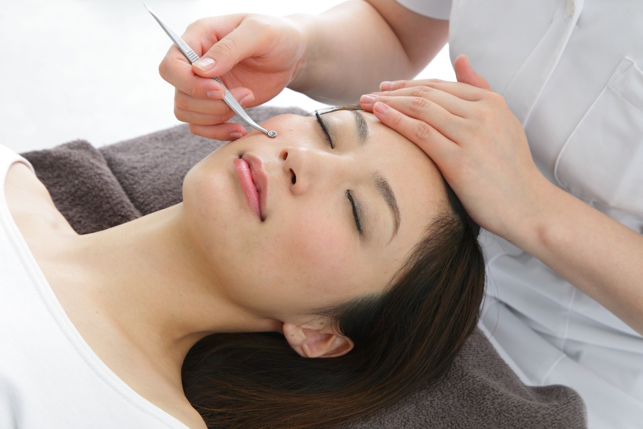 ニキビ治療って痛いの それぞれ施術ごとの痛みを5段階評価で比較 基礎知識 ニキビ治療 ニキビ跡治療の東京イセアクリニック