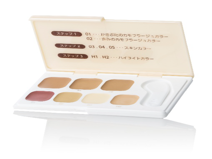 内出血を隠せる専用コンシーラーをお渡し